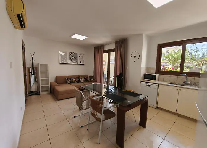 Lägenhet Erato Gardens